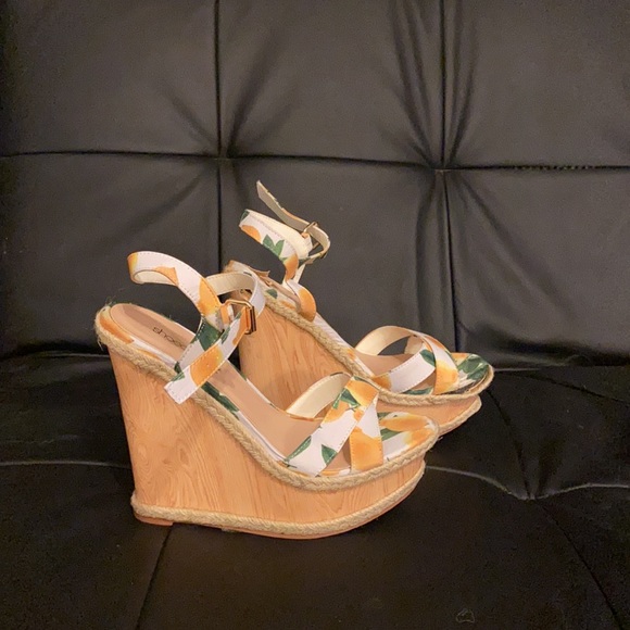 Shoe Dazzle Lemon Patterned Wedges, 7.5 - Picture 2 of 5